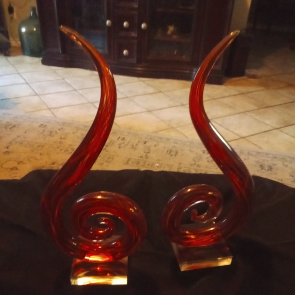 2 swirl art glass
